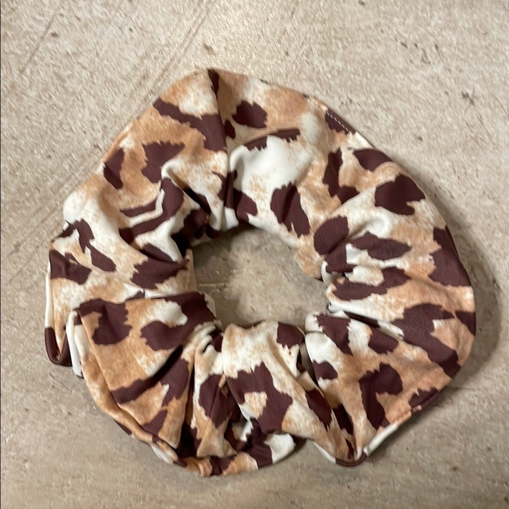 Leopard Print Scrunchie - Picture 2 of 4